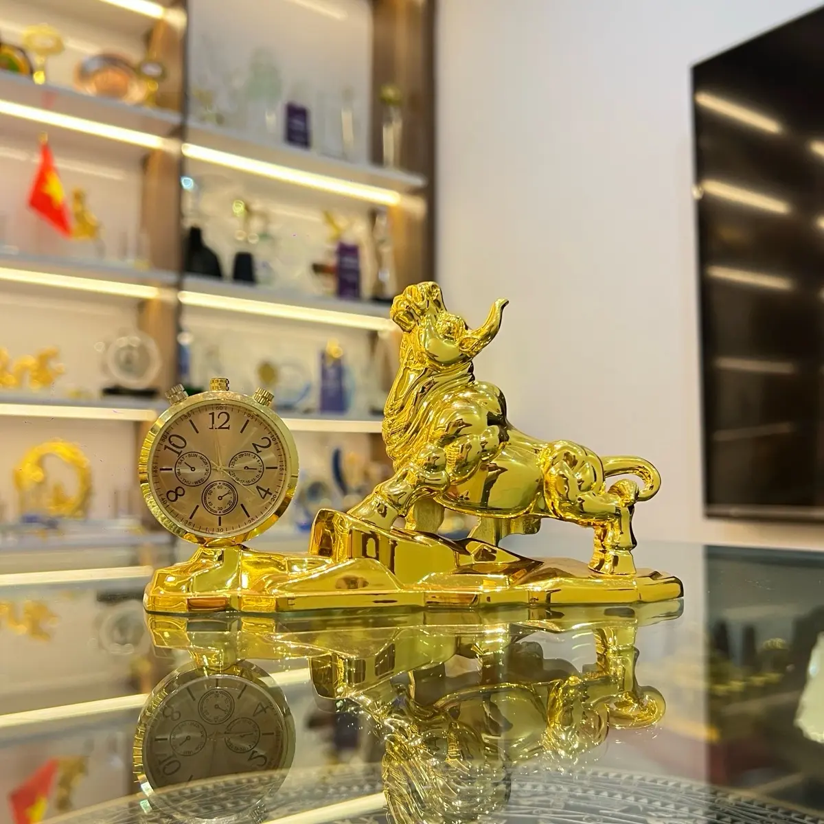 Linh vật trâu vàng đồng hồ Tròn