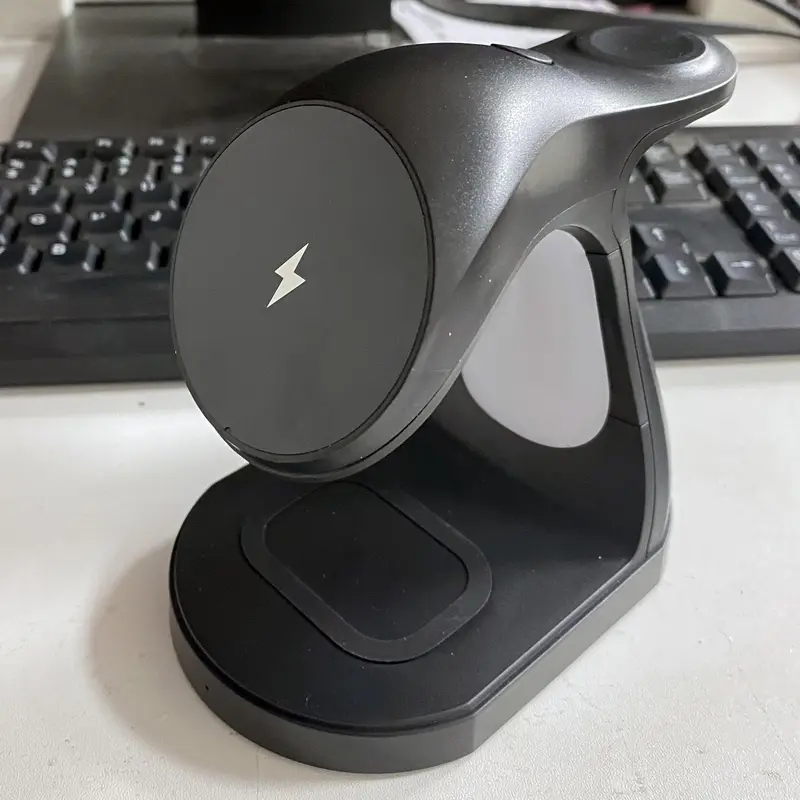 4 in 1 Wireless Charger, Portable Magnetic Wireless Charger with Night Light, Foldable Charging Station Compatible with iPhone & Apple Watch & AirPods 3