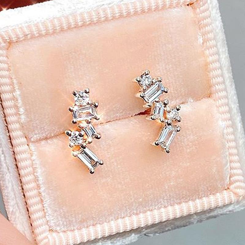 Product Introduction of Light Luxury Fashion Classic Models Four Claw Earrings Senior Sense Of Exquisite Personality Trend Quadrilateral Geometric Earrings 6