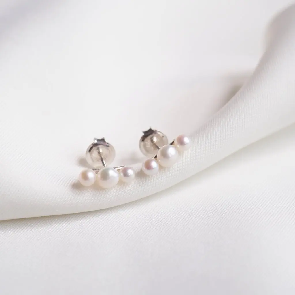 (AZEN) HEIDI Pearl Earrings - Silver
