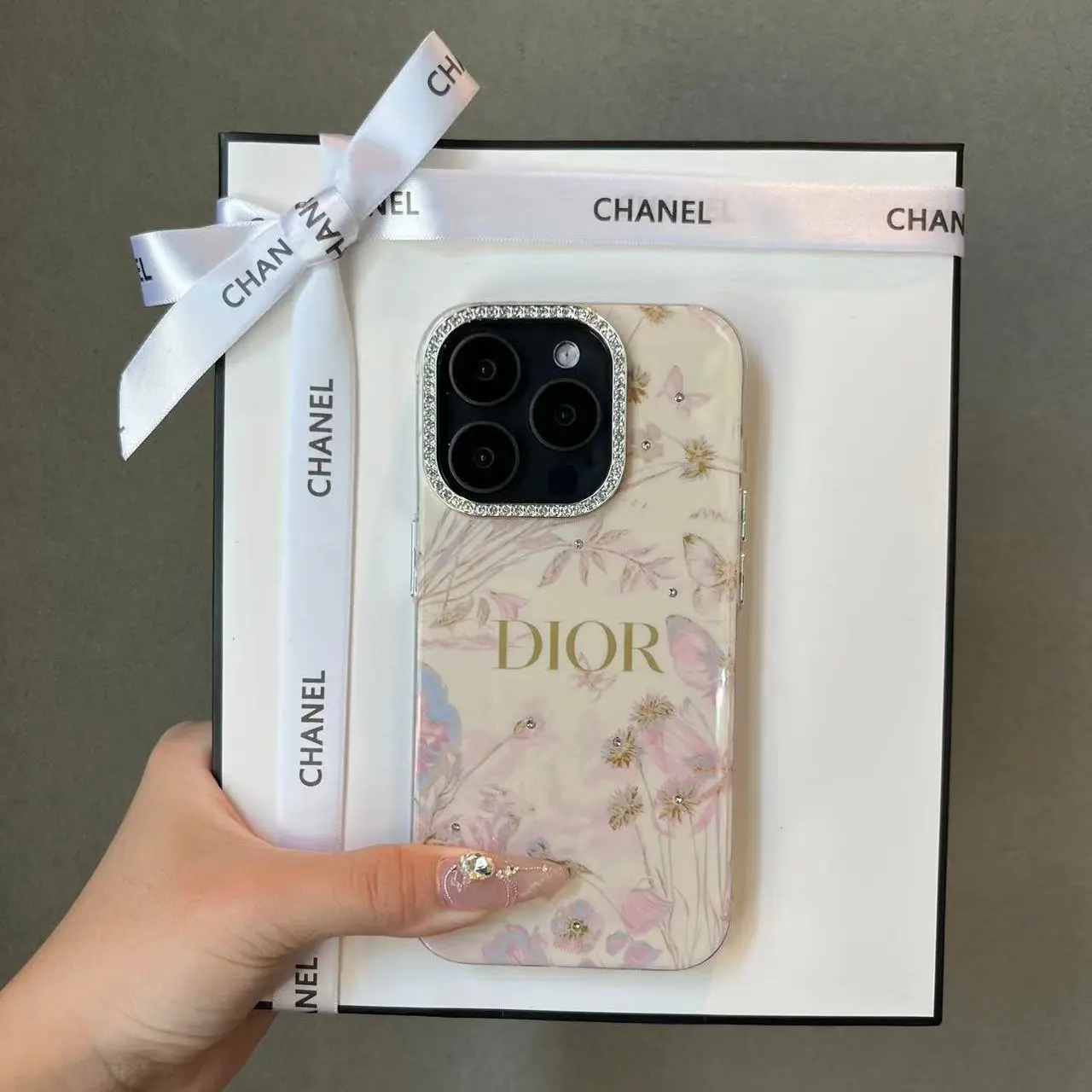 Sarung Telefon Apple 15, Gaya Klasik Mawar Berlian Buatan, Trendi, Sesuai untuk iPhone 14 Pro Max, 13, dan 12, Sesuai untuk Wanita, [Rhinestone yang menarik], Ketibaan Baru