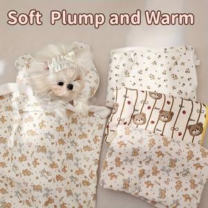 2ピースのテディドッグベッドセット、かわいい子犬の子猫プリントのぬいぐるみのベッドカバー、チワワポメラニアンシーズープードル用の洗濯機で洗える暖かい柔らかいブランケット、居心地の良いペットベッドスプレッド、ベージュ  ソファ  防寒