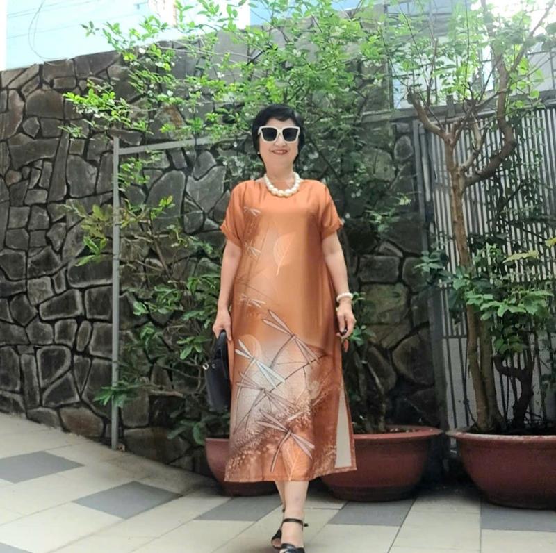Product Introduction of Váy Đầm Trung Niên Form Dài Xẻ Tà, Chất Lụa Cao Cấp Sang Trọng, 2 Túi Hông, Dây Kéo Tốt, Size Từ 50kg-90Kg. Nữ Women 30