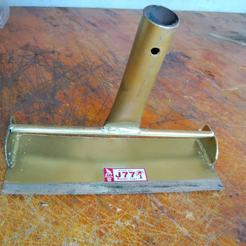 cangkul penyiang gulma 0