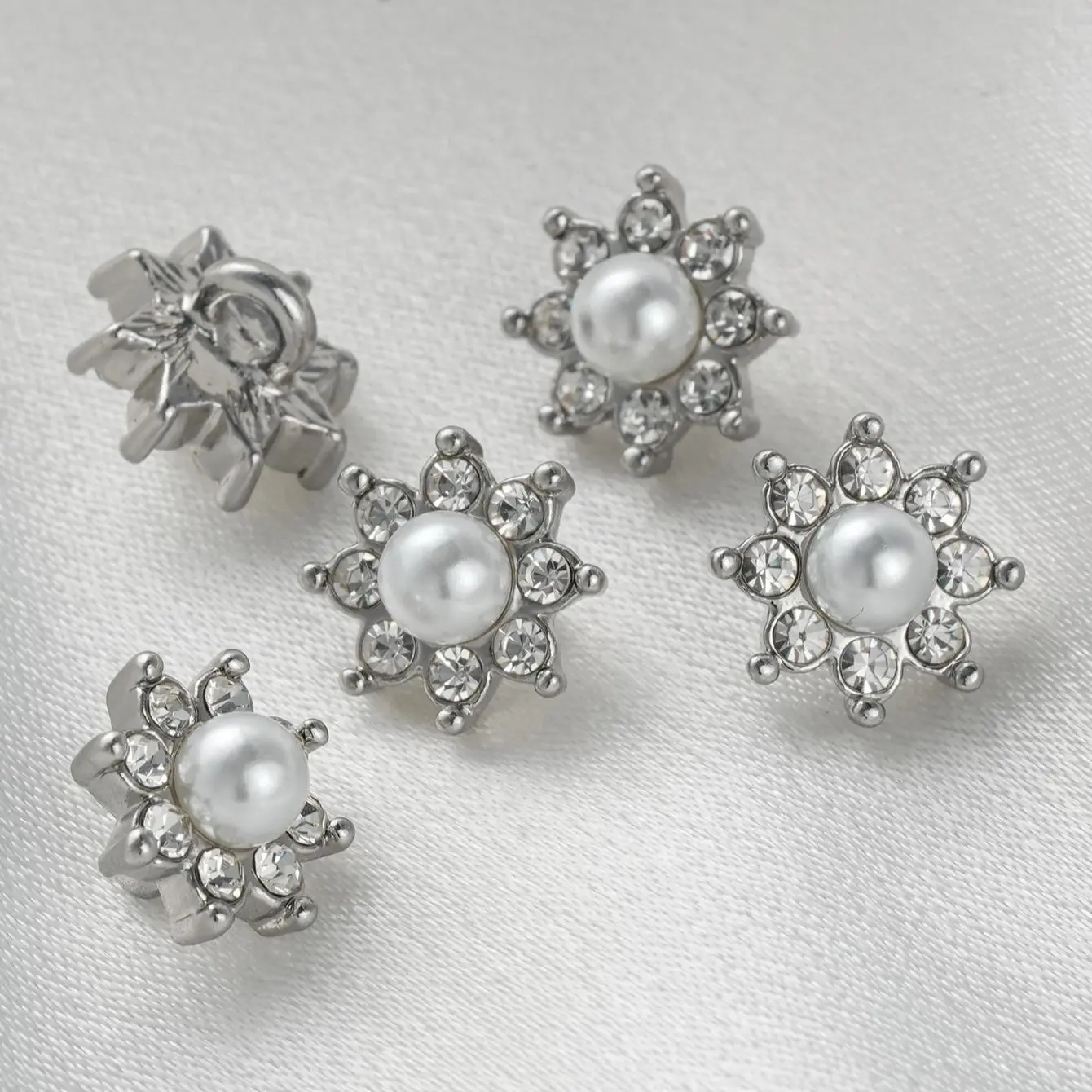 Flower Shaped Faux Pearl & Rhinestones Decorated Button, 10pcs/set Cute DIY Sewing Button, DIY Clothing Accessories for Coat, Sweater, Jacket, Skirt