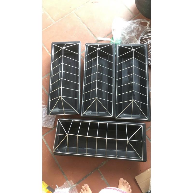 Product Introduction of Combo 3 Máng gà dài chống bới, máng ăn chống bới dài cho gà vịt khung thép mạ kẽm 0