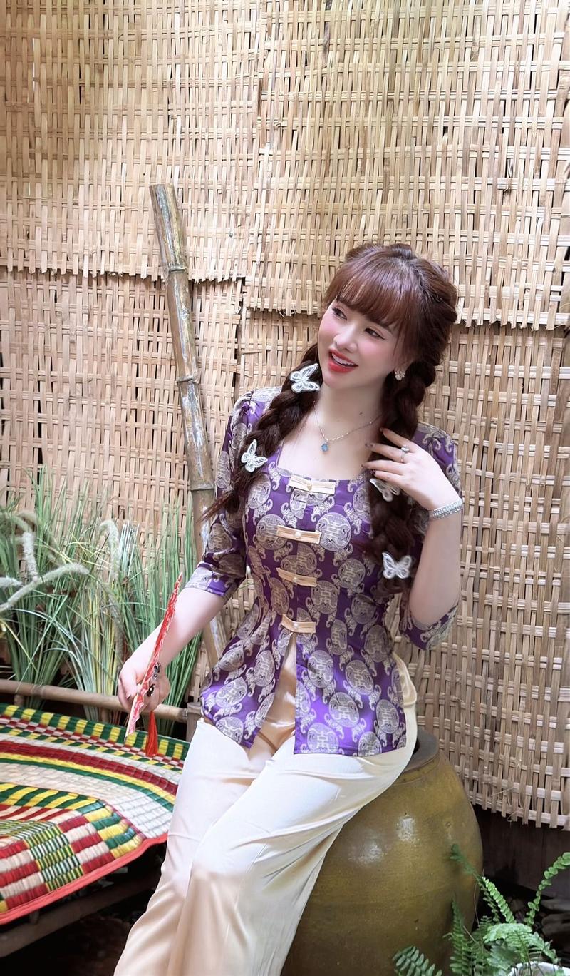 Product Introduction of Bộ Bà Ba Cổ Vuông 40-80 Kí Áo Gấm Quần Latin 12
