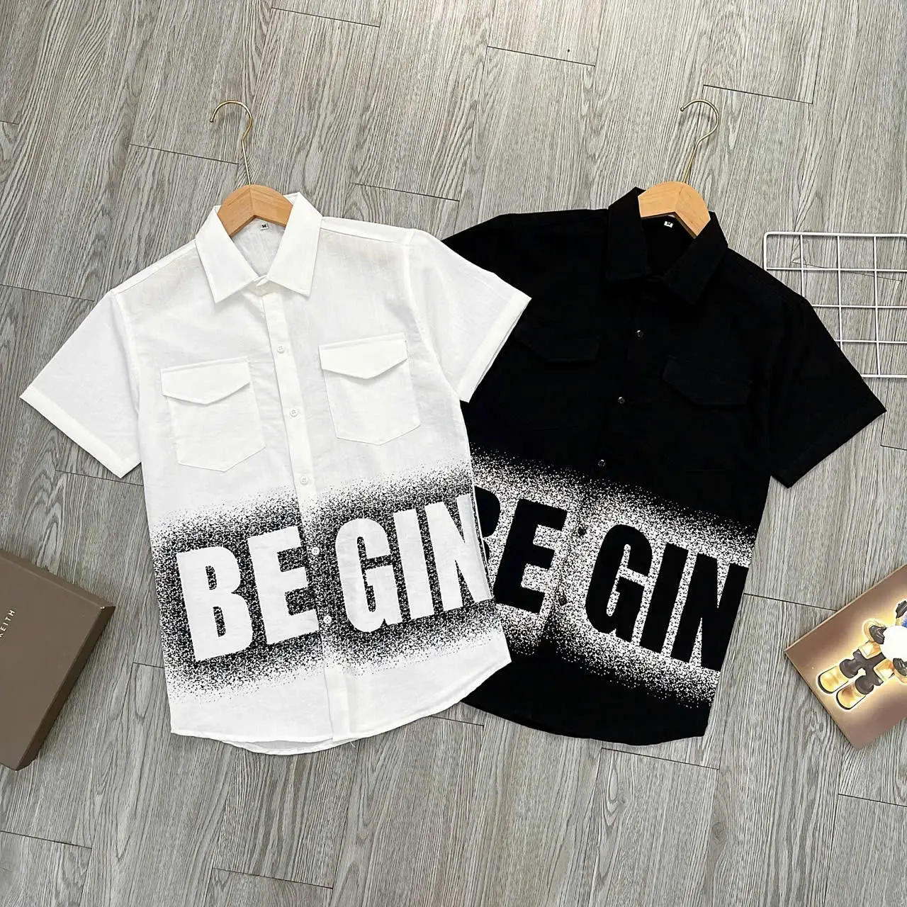 Áo Sơ Mi Đũi Nam Nữ Ngắn Tay Vải Đũi Loang Chữ BE GIN  Fashion Phối Loang Mẫu Mới Menswear Shift