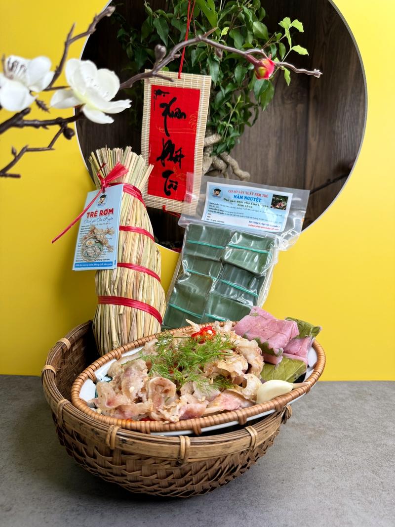 Product Introduction of [Combo Dùng Thử] 1  Gồm Bó Tré Rơm và 10 chiếc nem chua (nem 10 chiếc/túi) Food set tré trộn spicy  box Thức Ăn 1