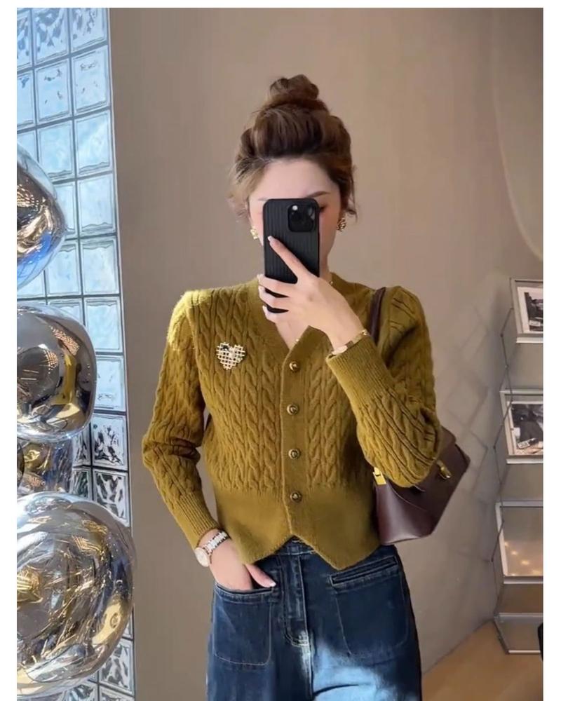 Product Introduction of Áo Khoác Cardigan Dệt Kim, Phong Cách Pháp, Dành Cho Nữ, Thích Hợp Cho Mùa Xuân, Mùa Thu / Đông, Thiết Kế Đẹp, Phong Cách Phương Tây Độc Đáo Áo Len Trông Trẻ Trung, Phong Cách Chanel, Bán Chạy 1