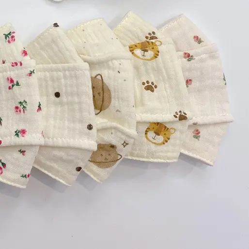 Khẩu trang cho bé 4 lớp chống bụi, họa tiết đáng yêu 4