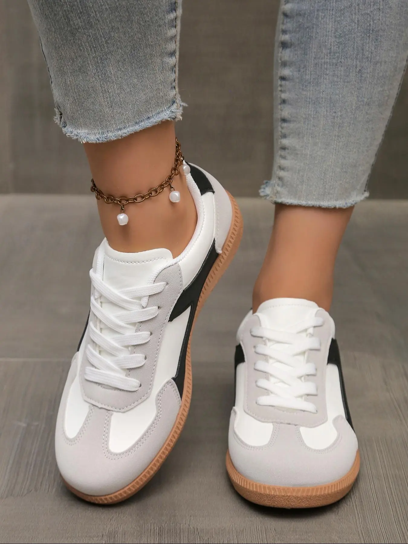 Women's Fashionable Colorblock Lace Up Low Top Sneakers, Casual Comfortable Sports Shoes for Daily Wear, Female All-match Round Toe Shoes for Daily Wear