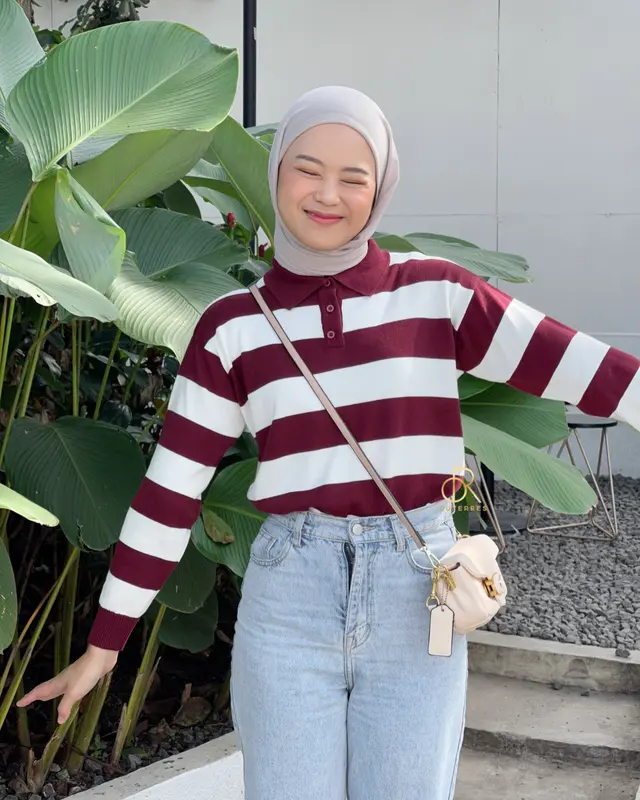 EMILY KNIT TOP | Atasan Rajut Katun Polo Knit Setrip Knitwear Wanita by Outerres 1