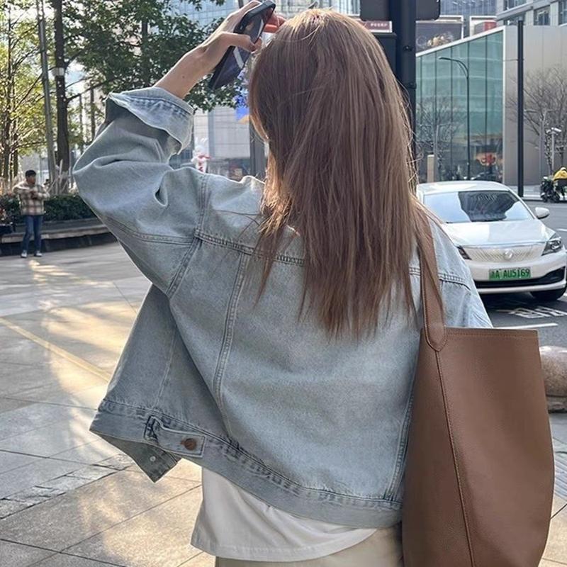 Product Introduction of Áo Khoác Denim Cổ Điển Phong Cách Instagram Người Nổi Tiếng Trên Internet, Chất Liệu Cotton Đã Giặt, Dành Cho Nữ, Thích Hợp Cho Mùa Xuân Và Mùa Thu, Mỏng Và Phong Cách Hàn Quốc, Dáng Rộng Vừa Vặn, Áo Sơ Mi ngắn Tay Và Dài, Phong Cách Âu Mỹ 4