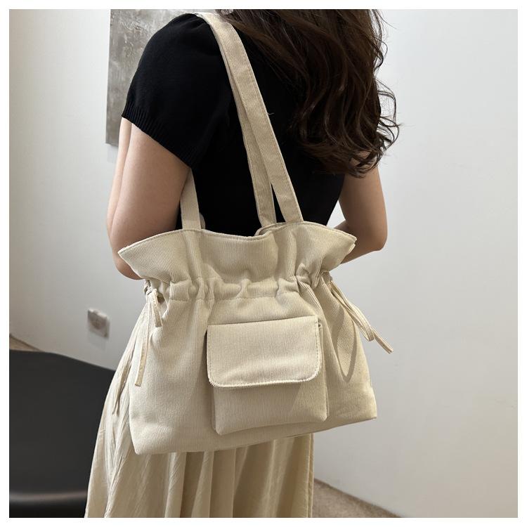 Product Introduction of New Korean Style Simple Shoulder Bag for Women with Drawstring Design, Fashionable Niche Commuter Underarm Bag, Elegant Versatile Handbag 20