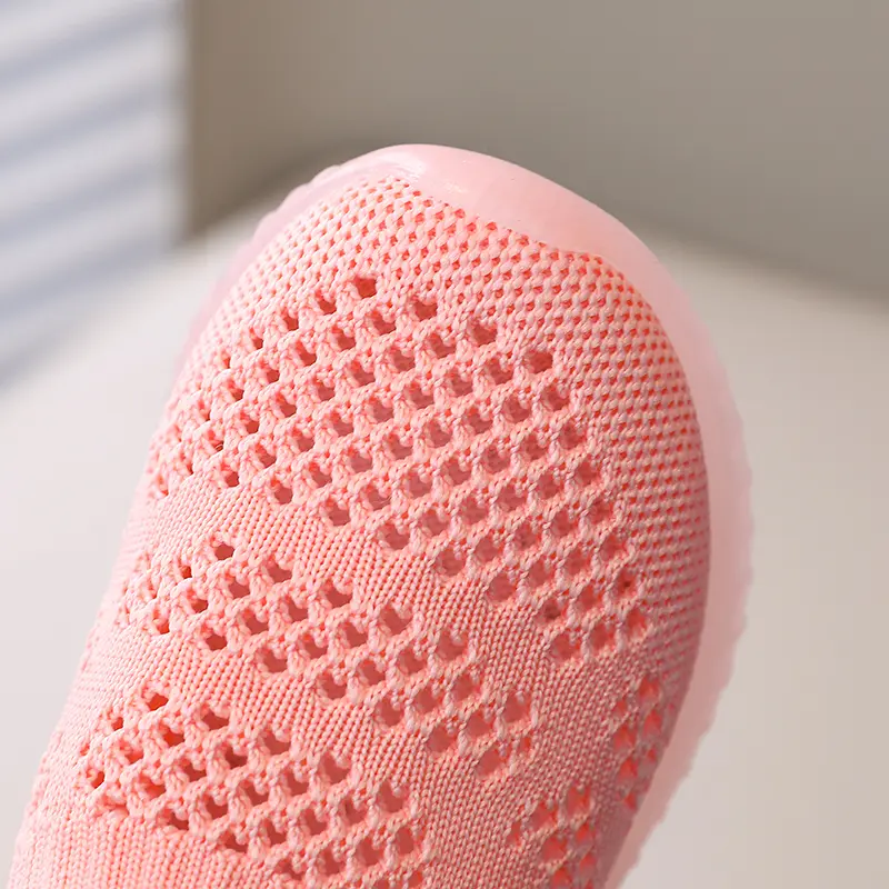 Anak-anak berusia 1-8 tahun slip pada lampu flash sneaker bernapas sepatu sepatu flyknit LED soft bottom non-slip 6