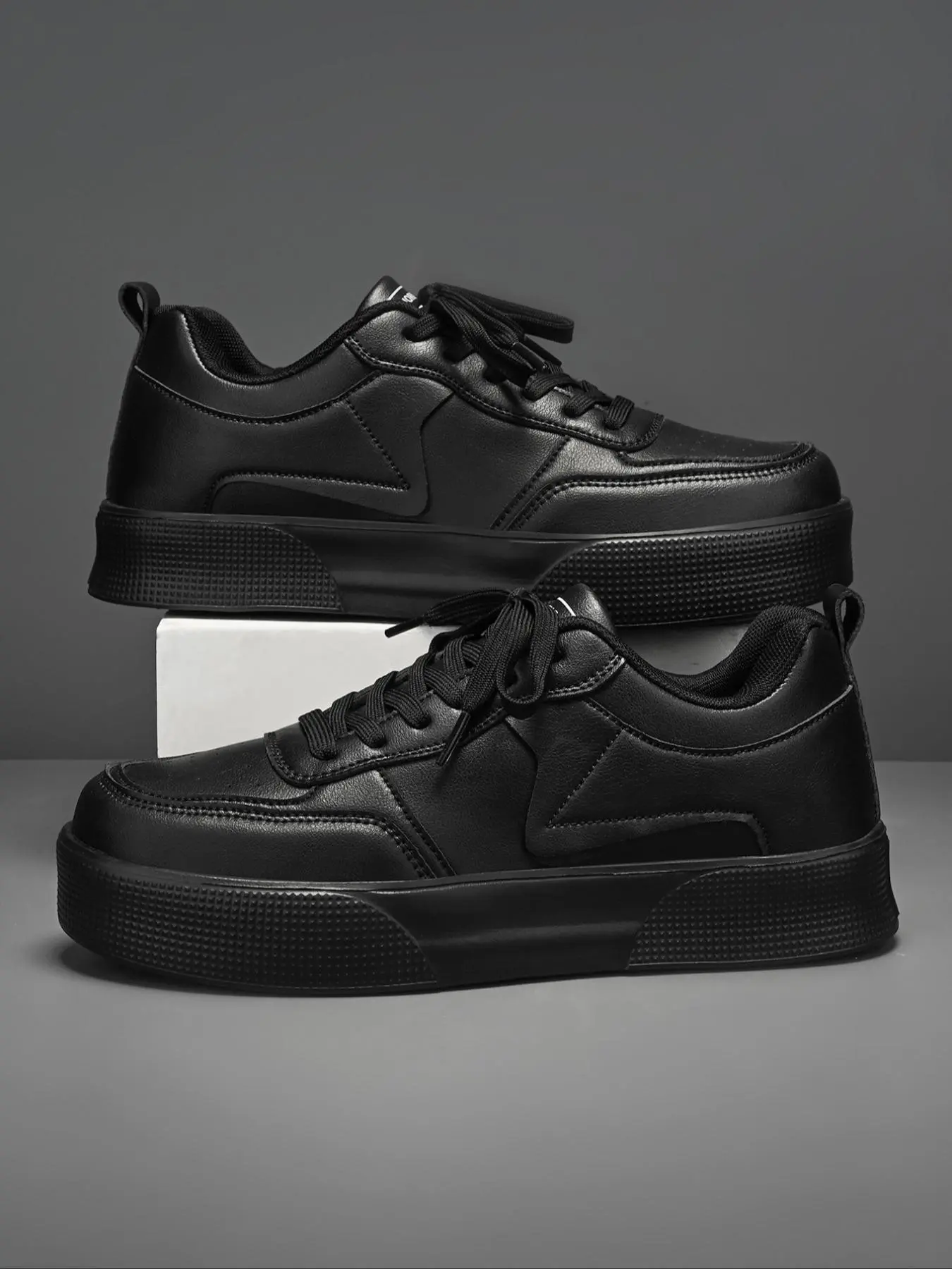 Men's Fashionable Solid Color Patchwork Lace Up Low Top Sneakers, Casual Comfortable Sports Skate Shoes, Male All-match Round Toe Sneakers for Daily Wear