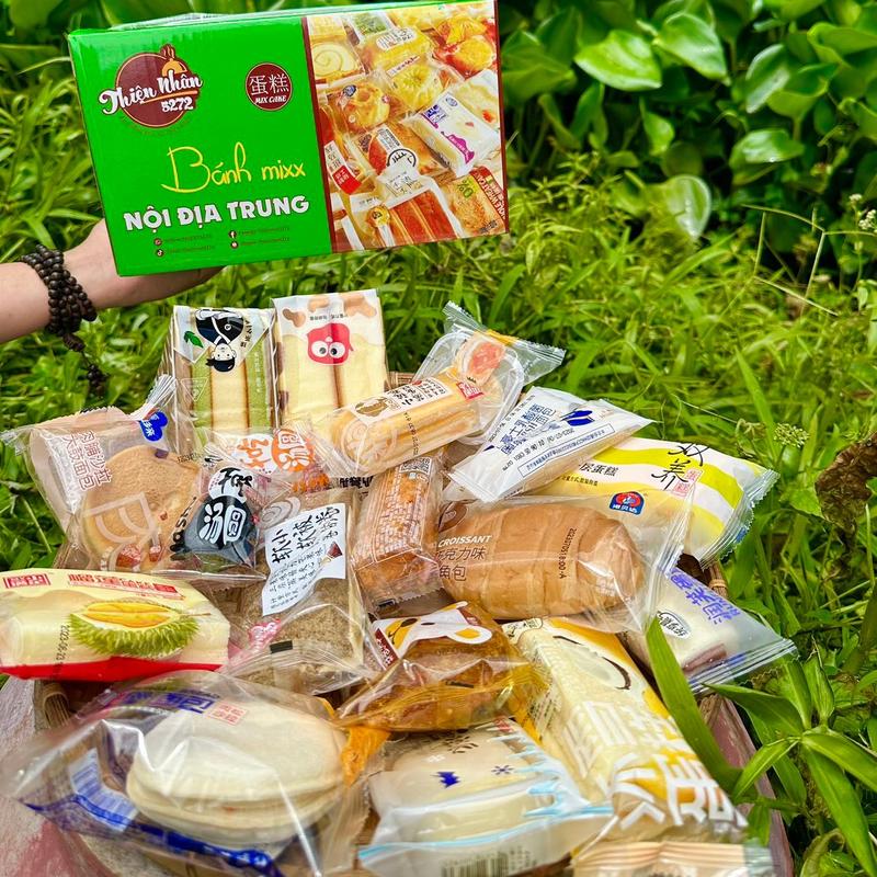 Bánh Mix NỘI ĐỊA 1kg LOẠI VIP DATE XA  [ NGÀY IN TRÊN BÁNH LÀ NGÀY SẢN XUẤT - HSD: XEM TỜ HƯỚNG DẪN TRONG THÙNG BÁNH BỞI MIX NHÌU VỊ ] ( Bánh Sẽ Cập Nhật Mỗi Lô Khác Bánh Nhau Liên Tục Theo Mẫu Hot, Mới Trên Thị Trường) Cake Food