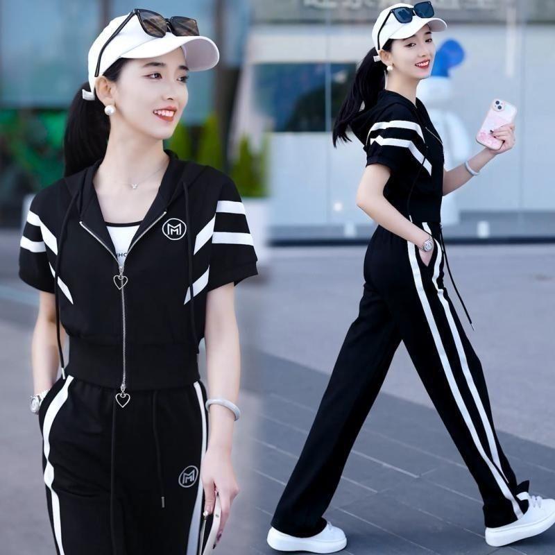Bộ Đồ Thể Thao Nữ, Hàng Mới Về Mùa Hè 2025, Trang Trí Thời Trang Yếu Tố Thêu, Bộ Đồ Hai Mảnh Thời Trang Thường Ngày Phong Cách Và Hợp Xu hướng, Trẻ Trung Và Nhỏ Gọn, ngắn Tay, ngắn Tay 2