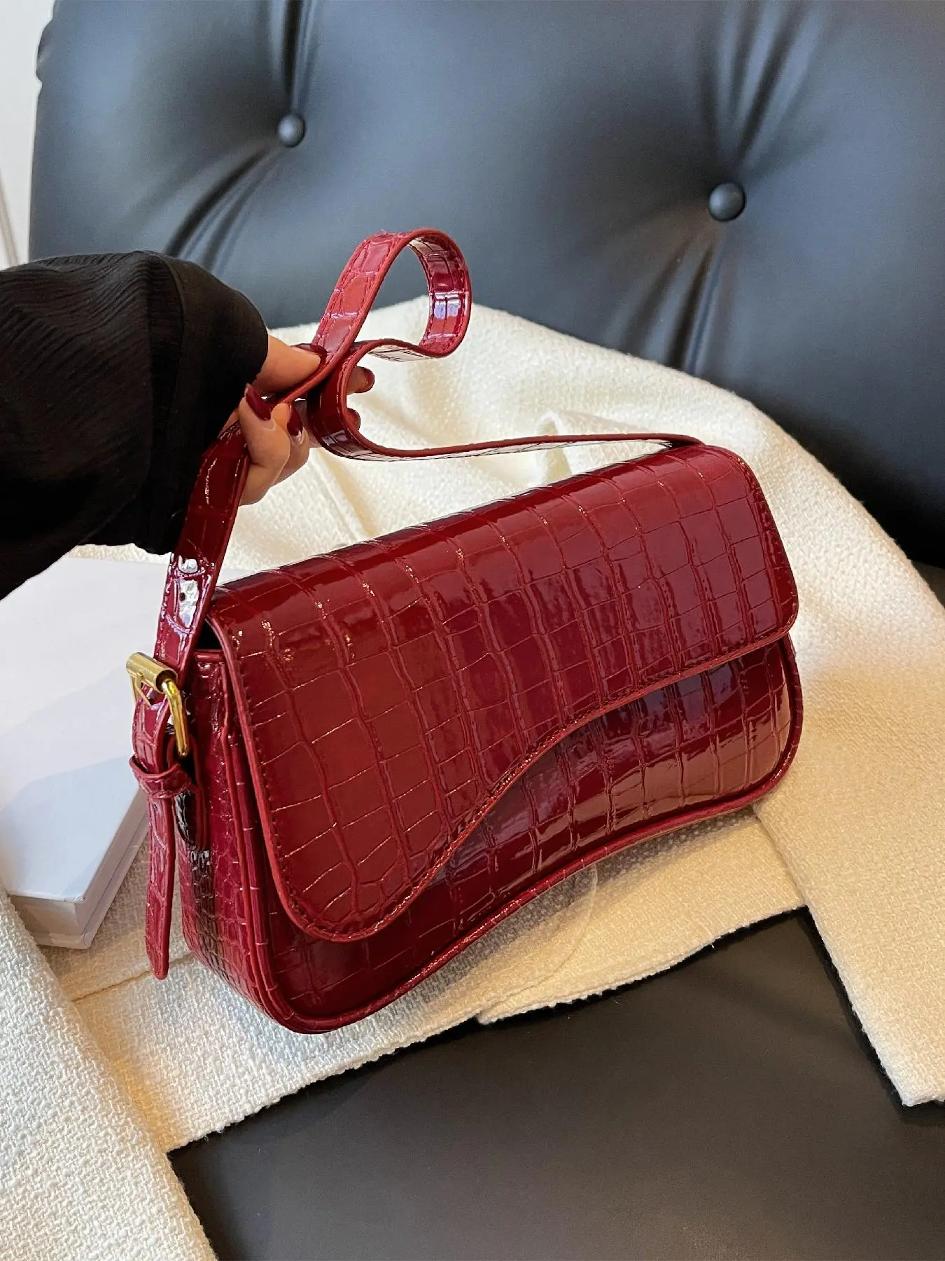 Women's Minimalist Elegant Crocodile Embossed Design Shoulder Bag, 2025 New Trendy Temperament All-match Baguette Bag Fashionable Solid Color Adjustable Strap Design Crossbody Bag for Daily Used, Valentine's Day, Gift