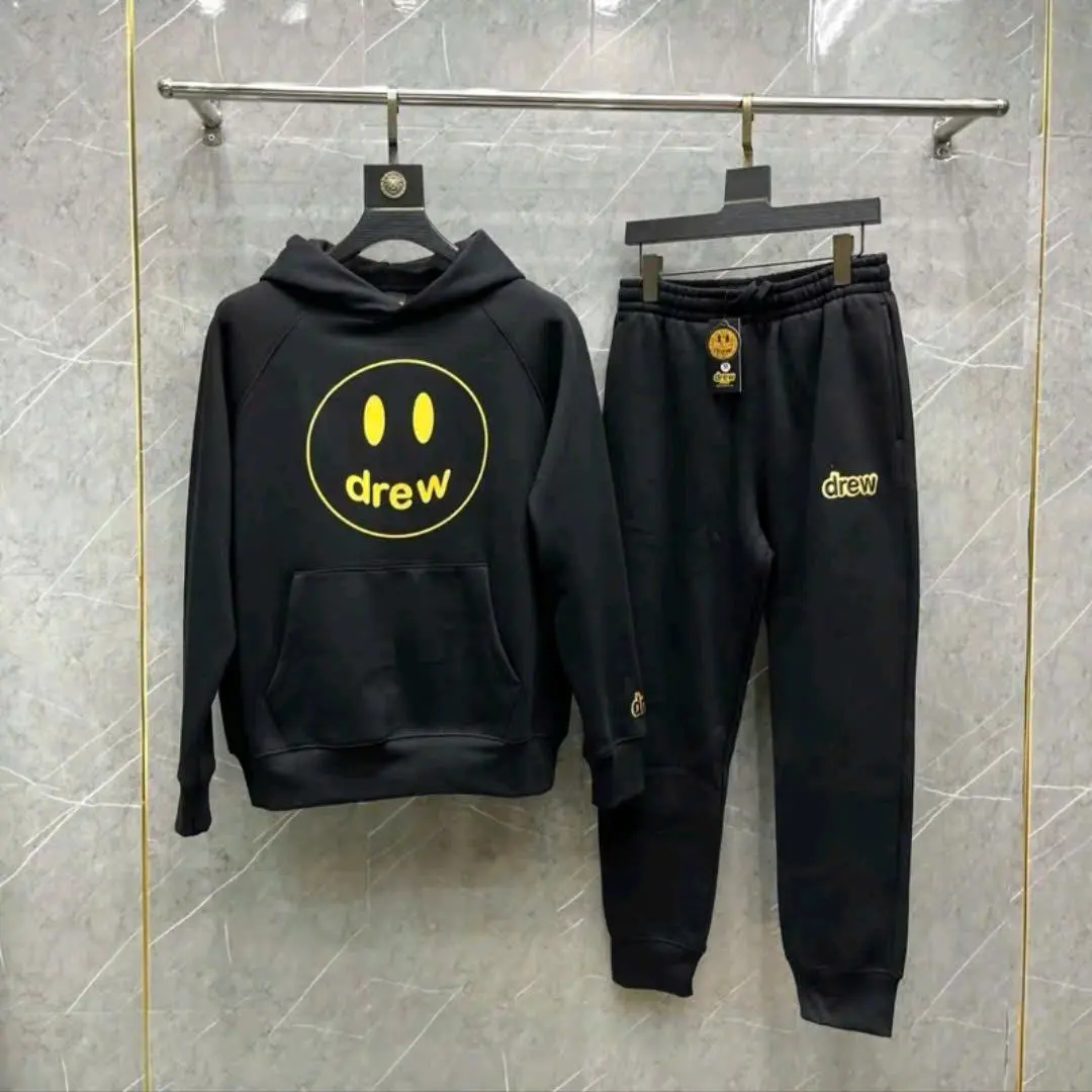 Bộ quần áo thu đông nam nữ quần jogger áo sweater in hình mặt cười _ Chất liệu nỉ tàu cao cấp bên trong có lông mềm,mịn,ấm áp _ áo có mũ hai lớp,có túi bụng,quần có 2 khóa túi top hot 2025