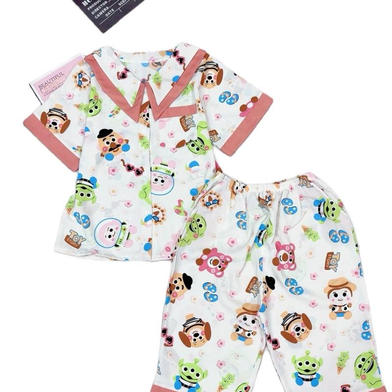MÃ37: 22-48kg. Bộ pijama quần lửng CỔ 2 LÁ NHỌN   tiểu thư hoạ tiết labubu hottren . Chất liệu mango mềm mịn không nhăn. Đồ mặc nhà size đại cho bé gái thoáng mát thấm hút mồ hôi bé  tiên đồ  bộ  pijama  cho  bé  gái  30  đến 0