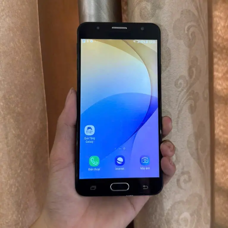 [HOT] Máy SS.J7 CHÍNH HÃNG MỚI 100% hỗ trợ 4G 2 sim nghe gọi-xem phim-lướt wed-chơi game.dùng cho mọi lứa tuổi BẢO HÀNH 12 THÁNG TẶNG SẠC-ỐP-CƯỜNG LỰC.KIỂM TRA HÀNG KỸ TRƯỚC KHI GỬI