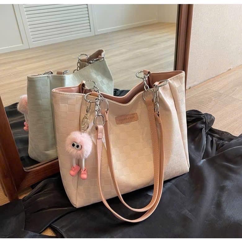 Tặng móc gấu Túi xách nữ đeo vai dáng tote vừa A4 chất da mềm ô trám 011