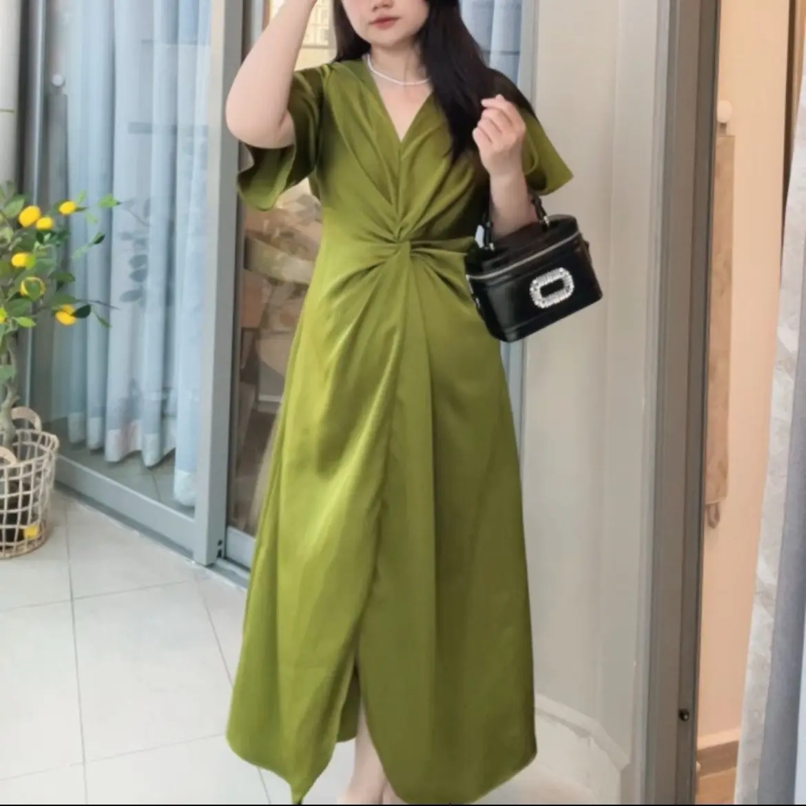 Hamie | Đầm lụa tô châu xoắn eo xẻ tà trước (cột dây phía sau) Nữ Women Dress Đen