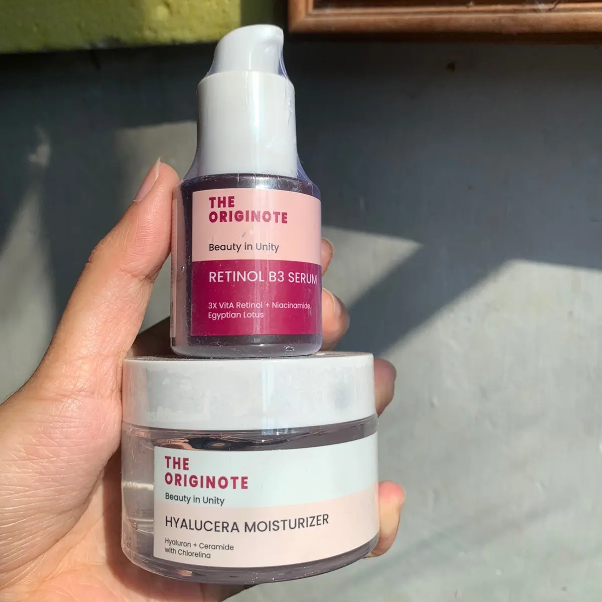 Paket Mulus (Hyalucera Moisturizer Originote + Retinol B3 Serum)