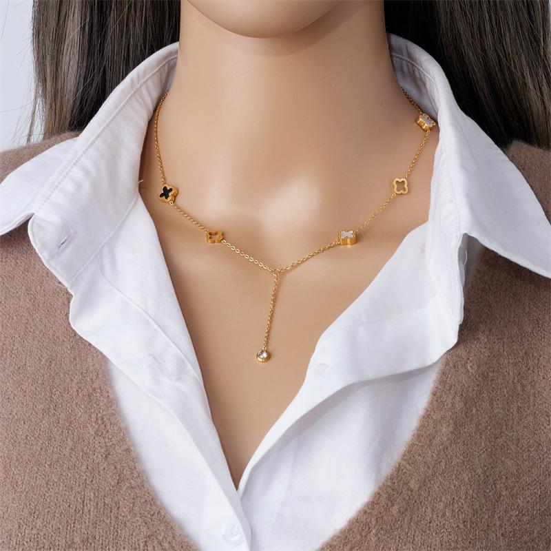 Product Introduction of Vòng Cổ Thép Titan Tua Rua Cỏ Ba Lá Hai Mặt, Đen Trắng, Dây Chuyền Xương Đòn Dễ Phối Đồ Thời Trang Nữ, Mặt Dây Chuyền Mới Mùa Hè, Không Phai Màu Chain Jewelry Women Trang Sức 4