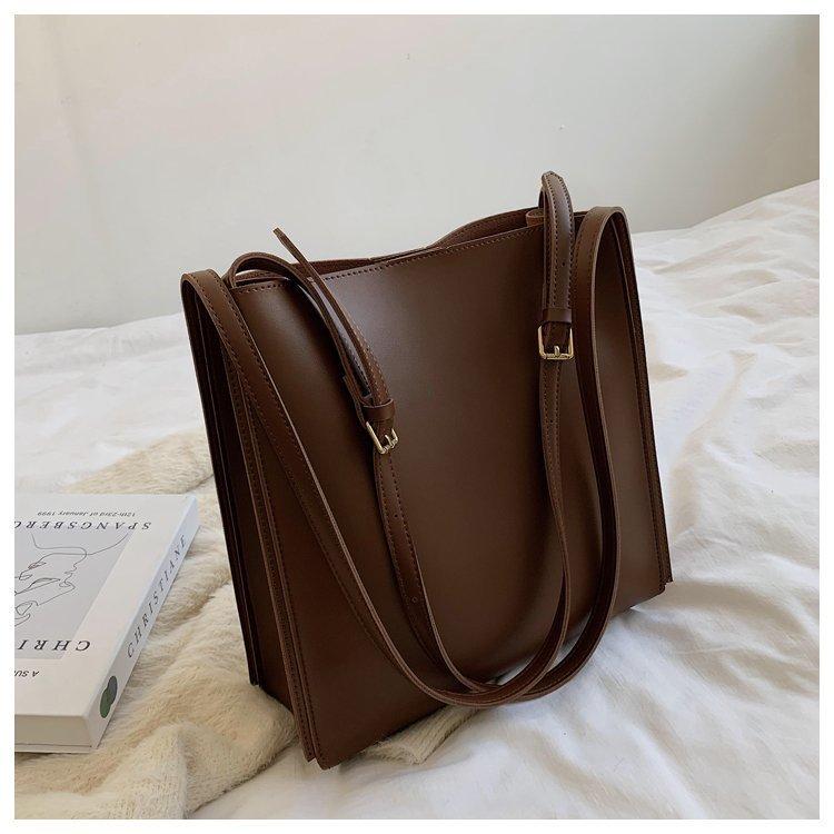 Product Introduction of One bag on the shoulder, retro-large tote bag of women, fashionable bag 23