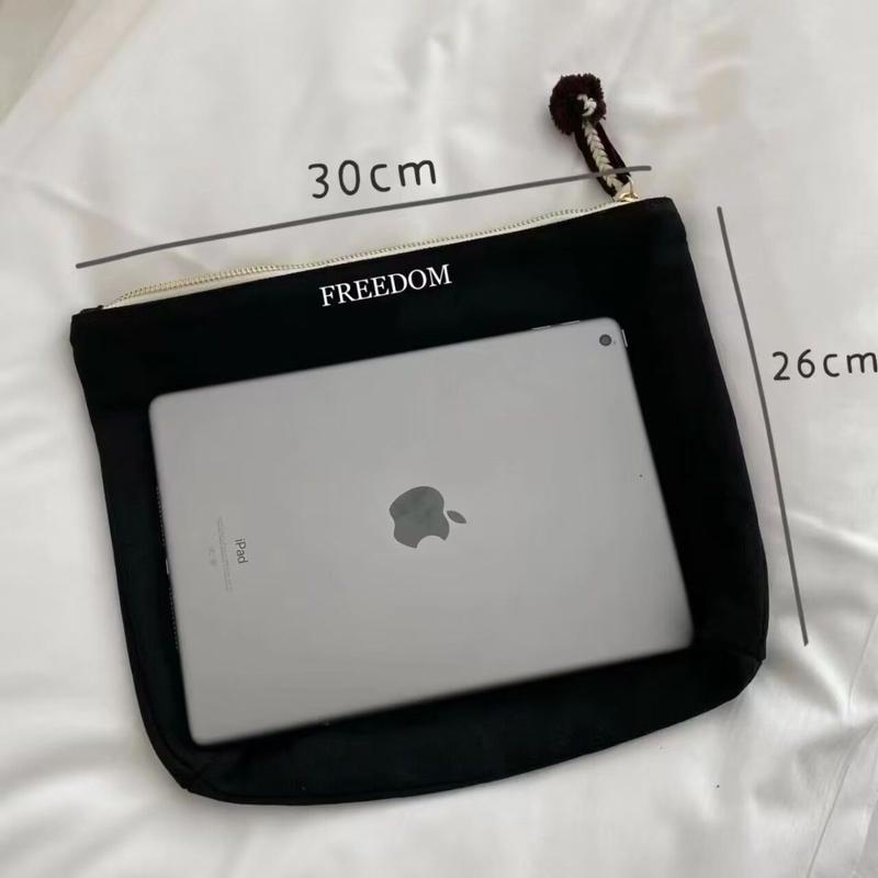 Product Introduction of Niche Cute Hand Canvas Makeup Bag Women's Japanese Ins Simple and Portable Large Capacity Skincare Storage Bag 4