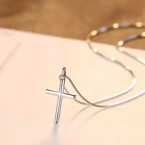 KALUNG SALIB TITANIUM STAINLESS PRIA WANITA ANTI KARAT Silver Kulit kristen