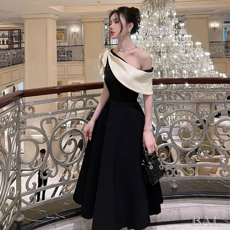 Đầm nữ thiết kế dự tiệc lệch vai sang trọng AGA Dress Cotton Kem Women Nhung Voi Sen