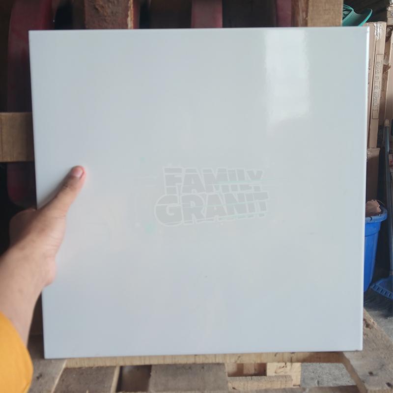 Keramik Lantai 40x40 Putih Polos Plain Light White Glossy 2