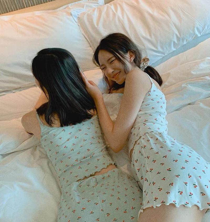 Product Introduction of Sét bộ đồ ngủ áo 2 dây và quần đùi họa tiết siu xinh chất Cotton co giãn T029 Nữ Nhung 14