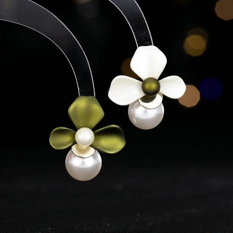 Fresh and sweet temperament, leaf Korean niche design earrings, silver needle three petal flower pearl earrings