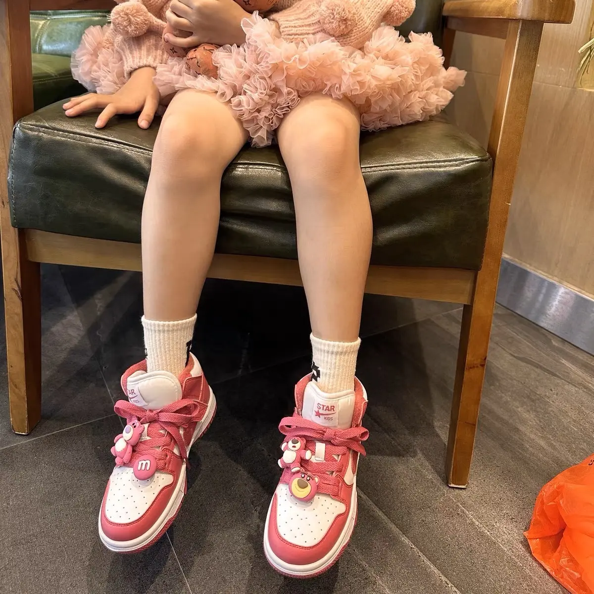 Giày Thể Thao Cao Cổ Gấu Dâu Lotso mềm chân,thoáng khí cho bé