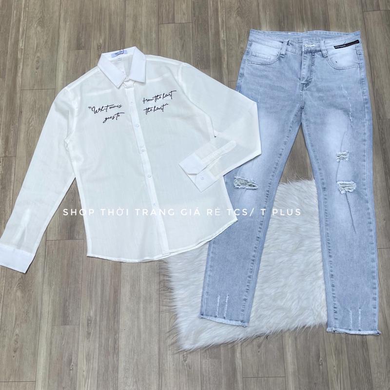 1 Bộ ( Quần jeans xanh nhạt , co giản thoải mái, ôm gọn phối với áo sơ mi chất đũi dài tay màu trắng) size 45-75kg dành cho nam