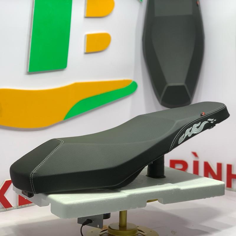 Vỏ bọc yên xe máy, Da yên thêu lửa, Vỏ bọc yên thêu họa tiết lửa đẹp, Vỏ bọc yên lửa thêu siêu nét - Phụ Tùng Phụ Kiện