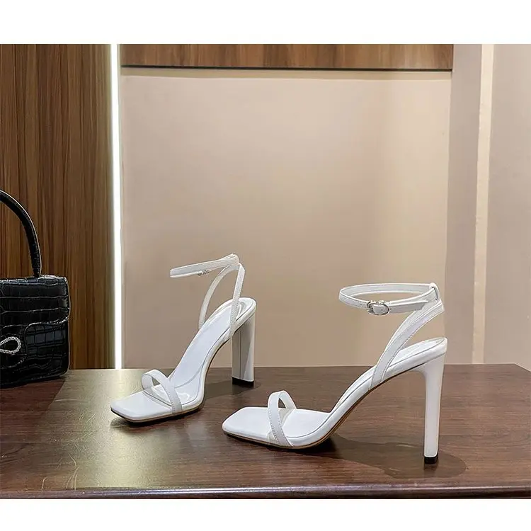 Giày sandal nữ mũi vuông cao 7cm-9cm gót dẹp hàng đẹp sang chảnh trend có 2 màu trắng và đen Mã S47 saziss 1