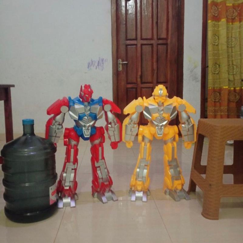 BEST SELLER robot transformer SUPER JUMBO bumblebee optimus prime setinggi anak nyala dan suara 80cm 1