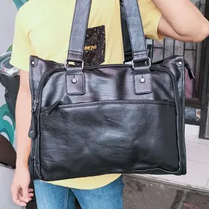 tas kulit sapi pria wanita bisa salempang tas zaman sekarang bisa digunakan untuk kerja atau keluar kota.bisa cod