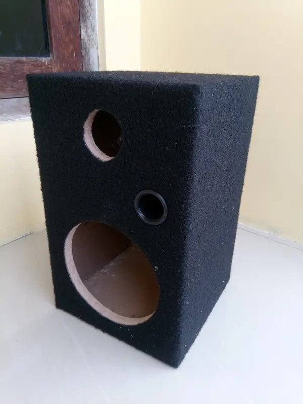 BOX SPEAKER 6 INCH KOTAK DENGAN LUBANG TWETER Bass 0