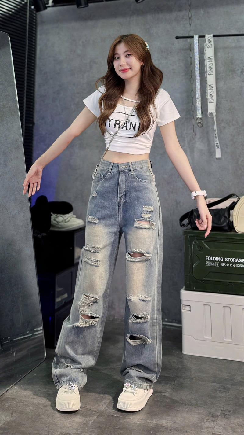 Product Introduction of Quần jean ống suông rách lua rua loang màu QC 3