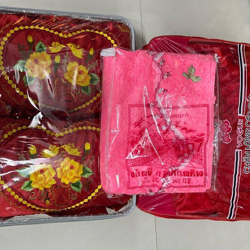 COMBO MÙNG+ MỀN 2kg7 + GỐI CƯỚI MÀU ĐỎ ( Mùng + Mền 2kg7 + Áo gối + ruột gối + túi xách gối + túi xách mền) CAO CẤP LOẠI 1 2