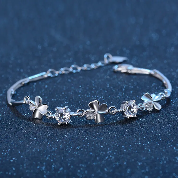 S925 sterling silver four-leaf clover bracelet for women, with Korean-style individuality, simplicity, and lucky zircon bracelet, fashionable crystal hand jewelry