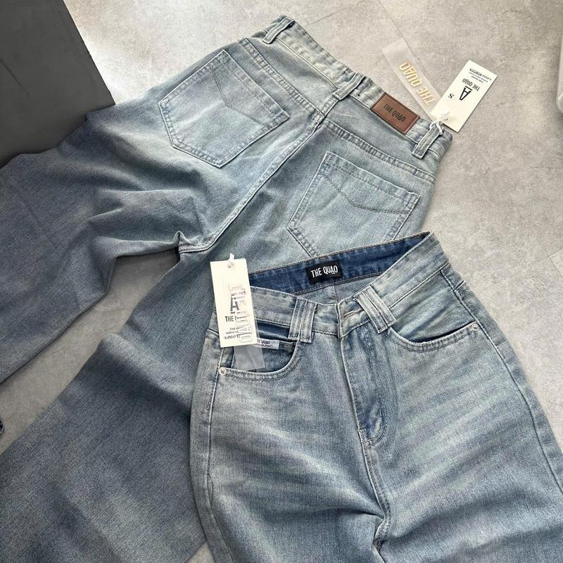 THE QUAO - Quần Jean Nữ Lưng Cao Ống Suông Tag Vải trắng Thêu Túi R1912_579