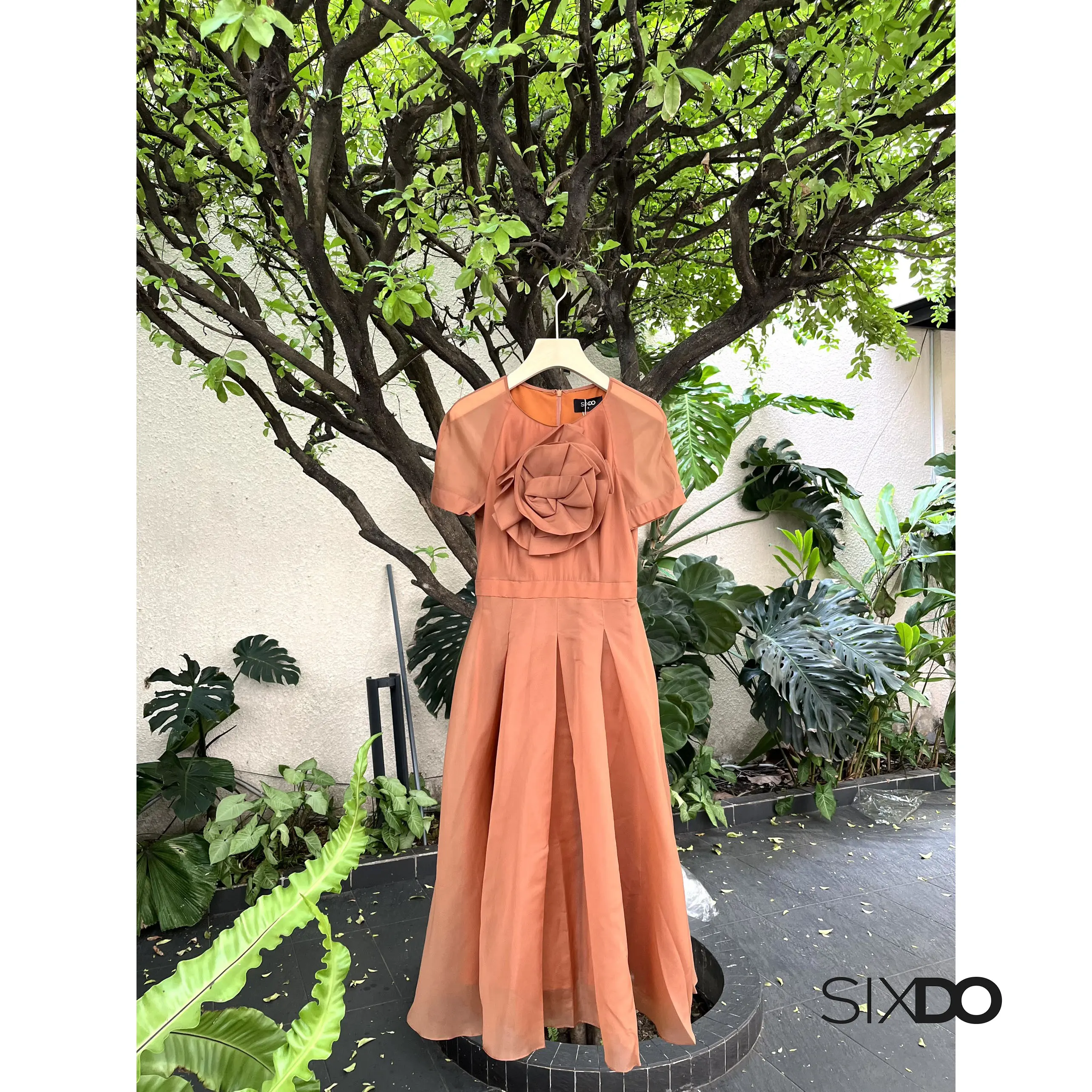[HN] Đầm voan hoa 3D SIXDO (Ochre 3D Flower Organza Midi Dress)